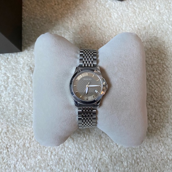 SOLD **GUCCI TIMELESS WATCH** - Picture 5 of 13